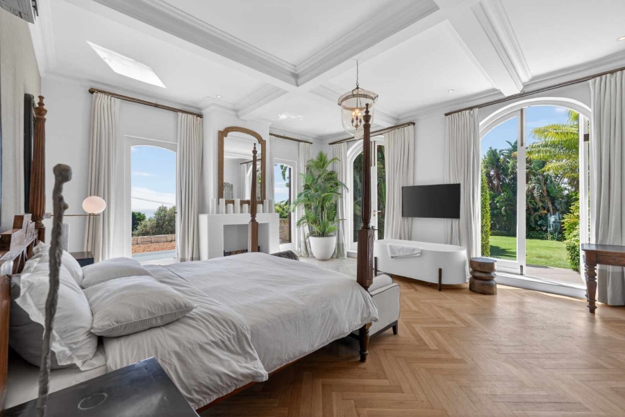 5 Bedroom Property for Sale in Fresnaye Western Cape